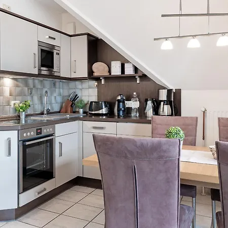 Schmiedestrasse 3 7 *